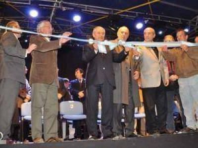 Se inauguraron anoche las obras de remodelaci�n del estadio 23 de Agosto