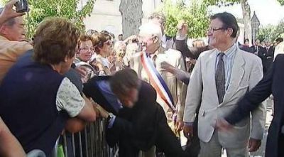 Francia: Sarkozy fue agredido en un acto oficial