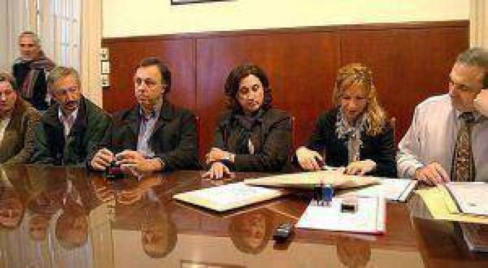 SE REALIZO EL ACTO DE APERTURA DE SOBRES POR LA LICITACION DEL NUEVO TOMOGRAFO DEL HOSPITAL NUESTRA SE�ORA DE LUJAN