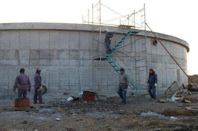 Contin�an los trabajos en la nueva cisterna para los barrios de la Margen Sur