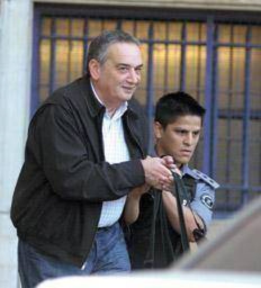 Esa costumbre tan fina de espiar a los opositores