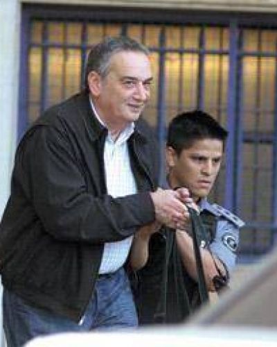 Esa costumbre tan fina de espiar a los opositores