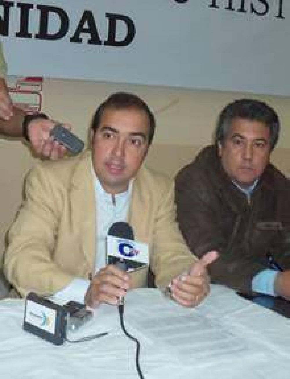 Alfonso Verg�s:�Acompa�amos a la familia Escudero�