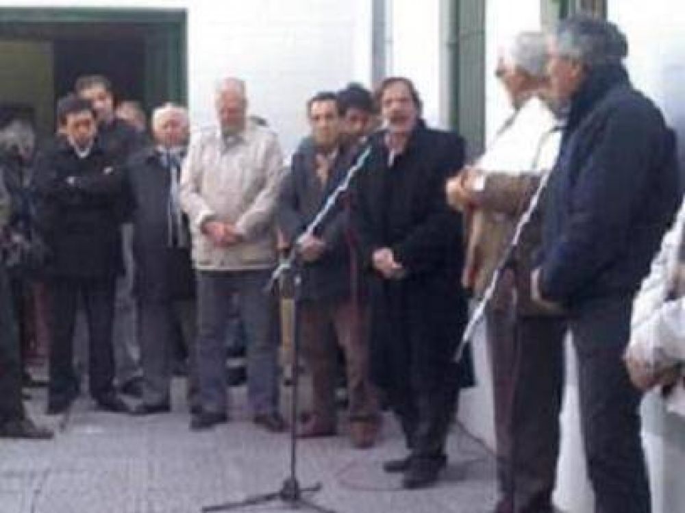 Homenaje al fallecimiento de Juan Domingo Per�n en Adrogu�  