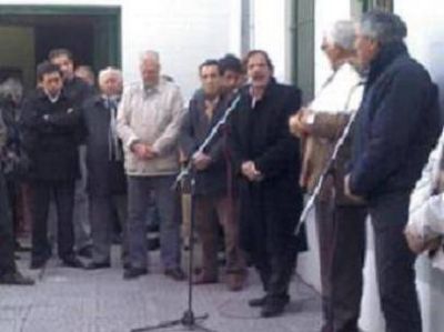 Homenaje al fallecimiento de Juan Domingo Per�n en Adrogu�  