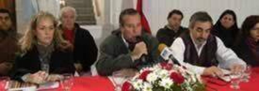 �Pepe� Font present� sus candidatos