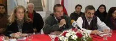 �Pepe� Font present� sus candidatos