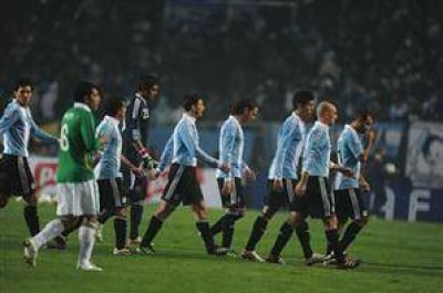 Ni el toque ni el envi�n: la Argentina hizo todo al rev�s
