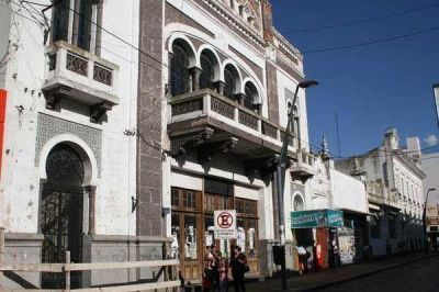 El Municipio y la Sociedad Espa�ola inician la recuperaci�n de la fachada del teatro Cervantes