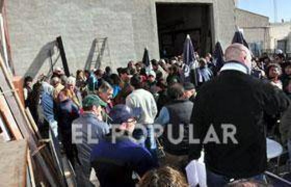 Importante pol�mica en el remate de la Confiter�a La Nueva Farola