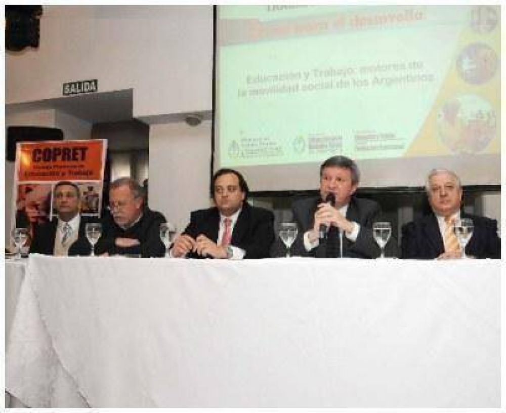 JOSE C. PAZ PARTICIPO DE ENCUENTRO PROVINCIAL �CLAVES PARA EL DESARROLLO�