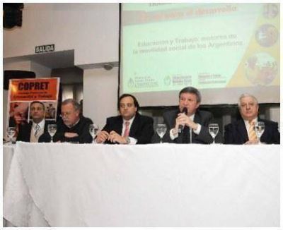 JOSE C. PAZ PARTICIPO DE ENCUENTRO PROVINCIAL �CLAVES PARA EL DESARROLLO�