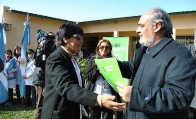 Inauguraci�n de obras y anuncios del gobernador Colombi en Colonia Libertad