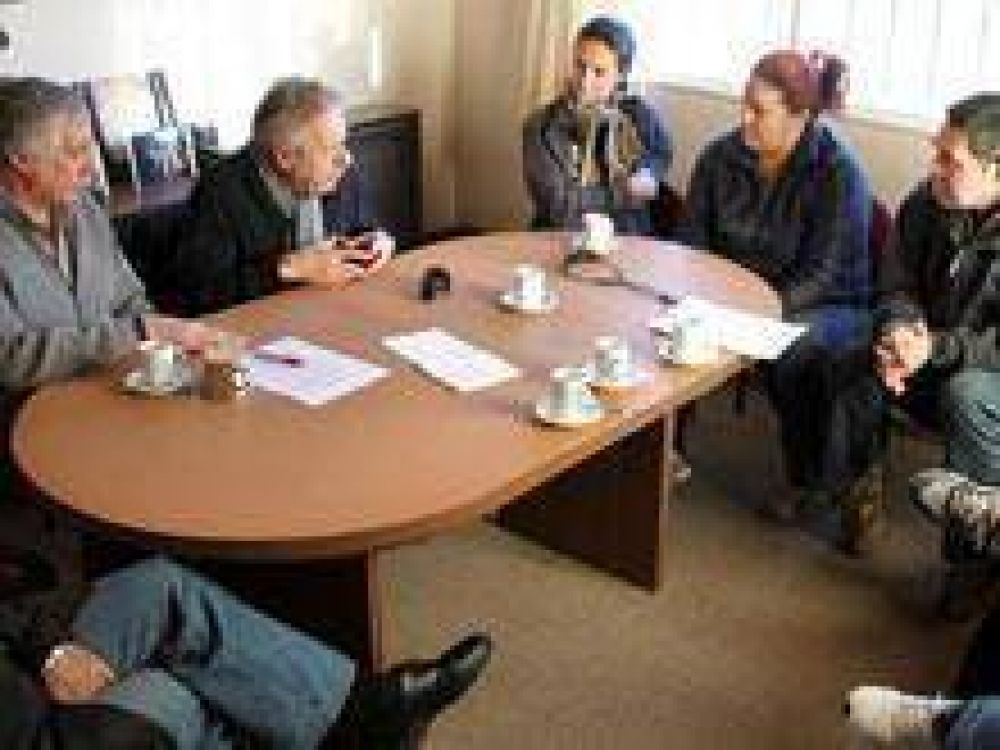 Saiz visit� Dina Huapi, se reuni� con Cobarrubia