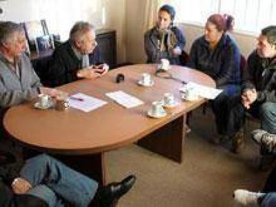 Saiz visit� Dina Huapi, se reuni� con Cobarrubia