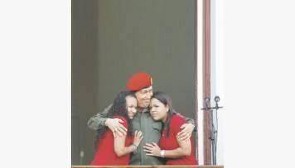 Ch�vez regres� a Venezuela y prepara cambios en el gabinete
