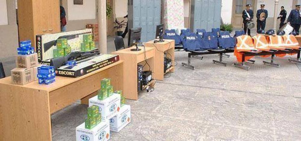 El gobierno provincial comprar� modernos equipos electr�nicos para optimizar la polic�a