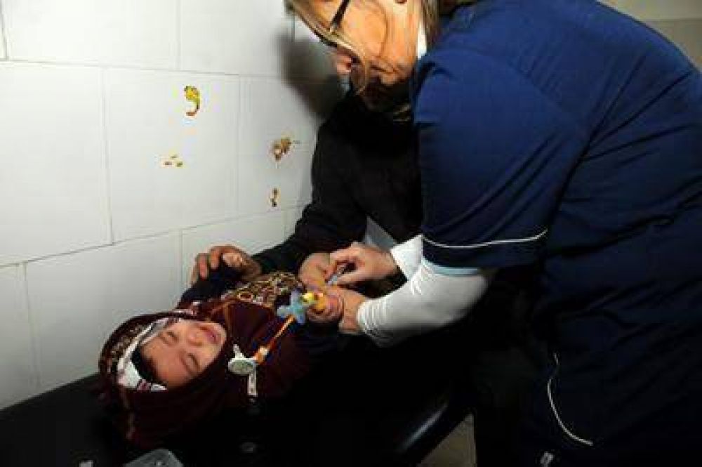 M�s de 50 mil personas ya se vacunaron contra la gripe pero el alerta contin�a