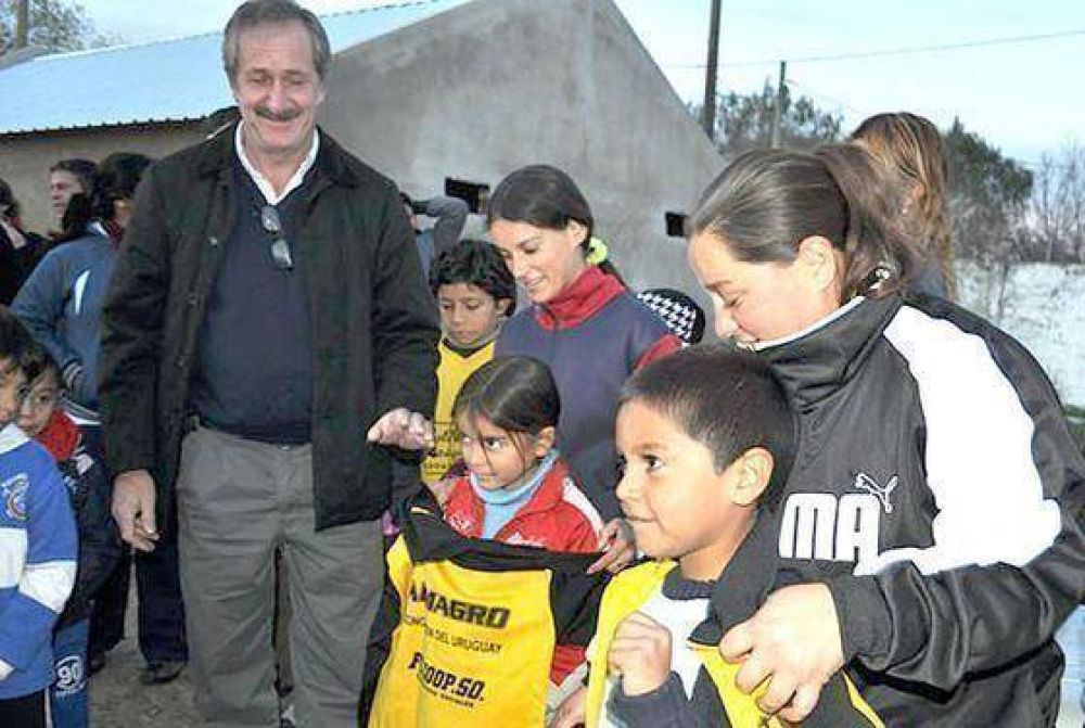 Elecciones 2011: Schepens visit� la Cantera 25 y el Club Almagro