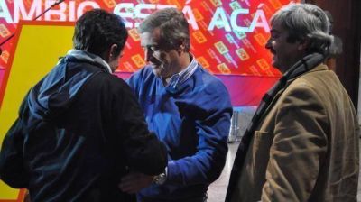 Aguad promete acciones para asistir a los universitarios