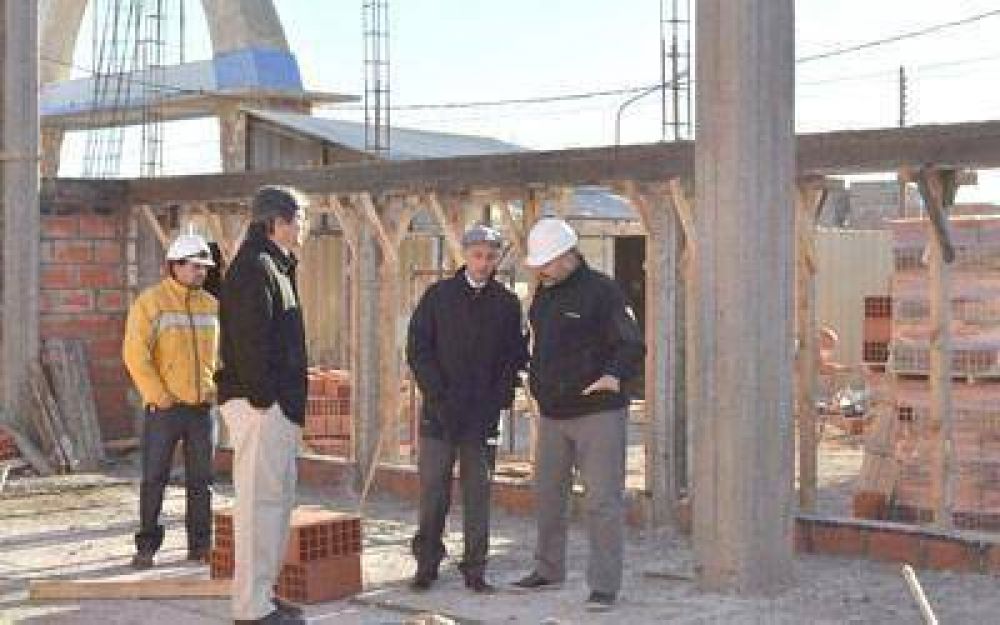 Cotillo supervis� avance de obras
