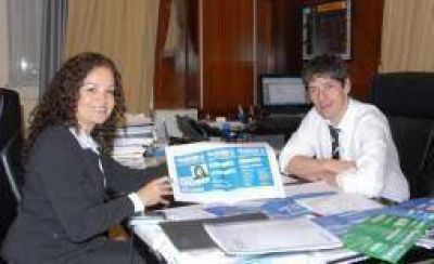 Tere Luna se sigue sacando fotos en los despachos de funcionarios ultra K
