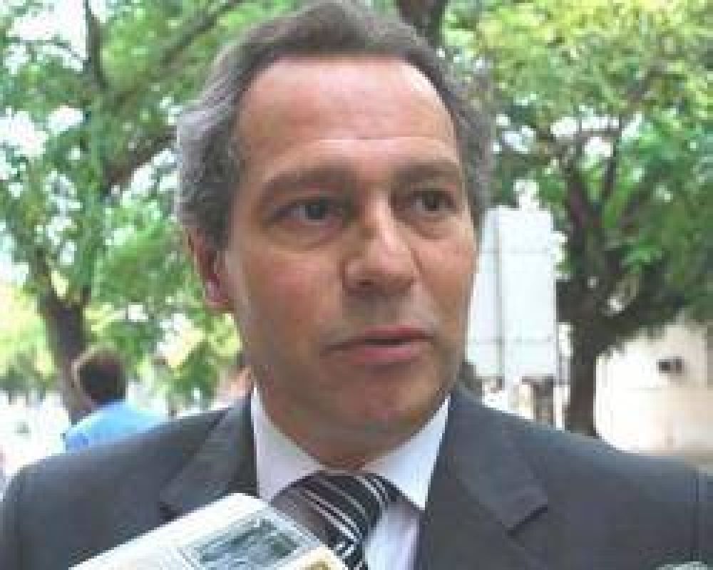 Bergia se reuni� con cooperativistas que piden pase a planta 	