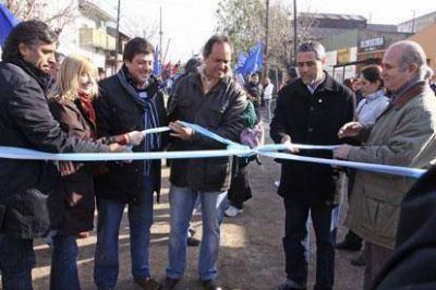 El Gobernador Scioli y Ferraresi inauguraron obras p�blicas en Villa Luj�n