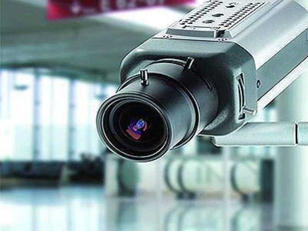 Firmaron un convenio para instalar m�s c�maras en las zonas comerciales