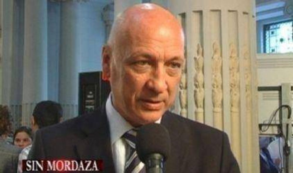 Bonfatti: "En tres a�os y medio no vi a Rossi preocuparse por Santa Fe"