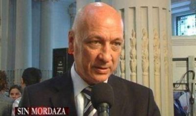 Bonfatti: "En tres a�os y medio no vi a Rossi preocuparse por Santa Fe"
