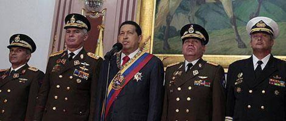 Venezuela celebr� sus 200 a�os con un desfile que Ch�vez sigui� desde la TV y Twitter