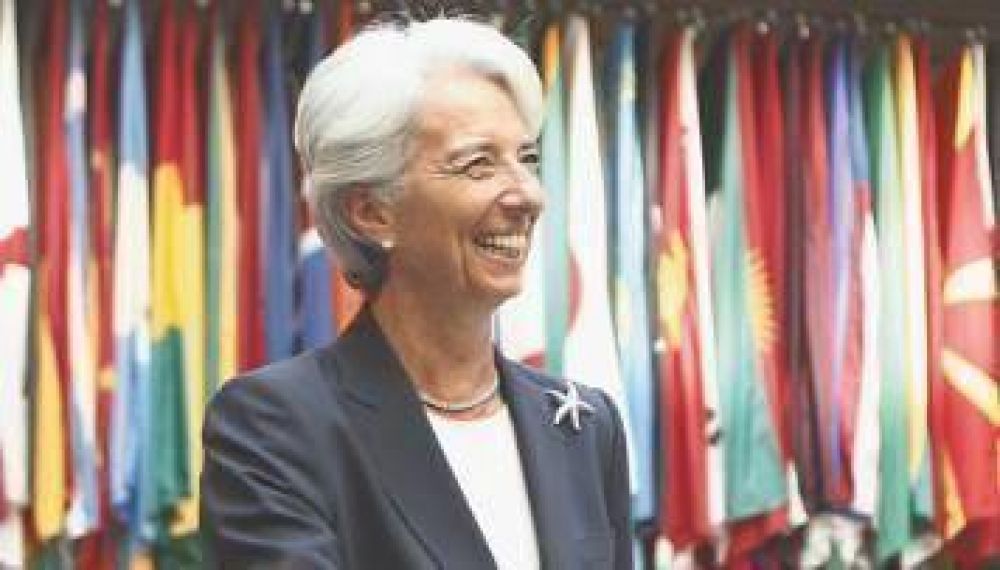 Lagarde asumi� al frente del FMI con la promesa de conducta ejemplar