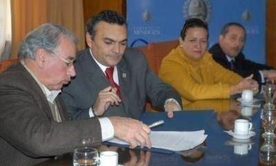Coordinan acciones para alojar turistas en caso de quedar varados