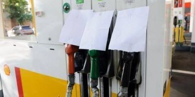 La oposici�n golpea al gobierno por la escasez de combustibles