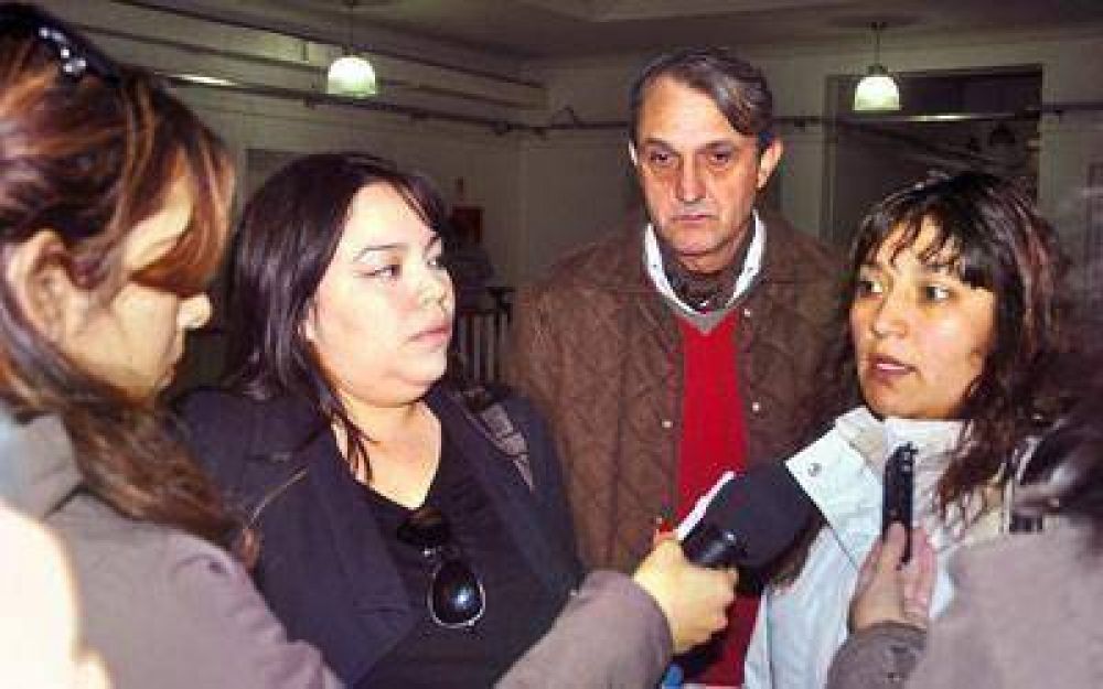 Buzzi les prometi� otro edificio a los padres de la Escuela 519