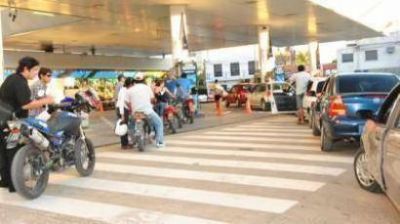 La falta de naftas afecta m�s a provincias del NEA y NOA
