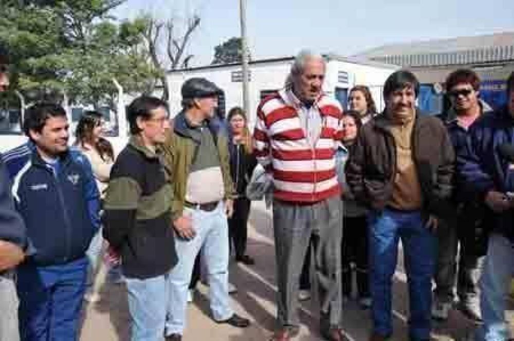 Gustavo Mart�nez reparar� ba�os de la escuela del G�iraldes