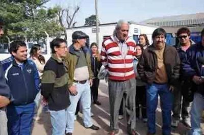 Gustavo Mart�nez reparar� ba�os de la escuela del G�iraldes
