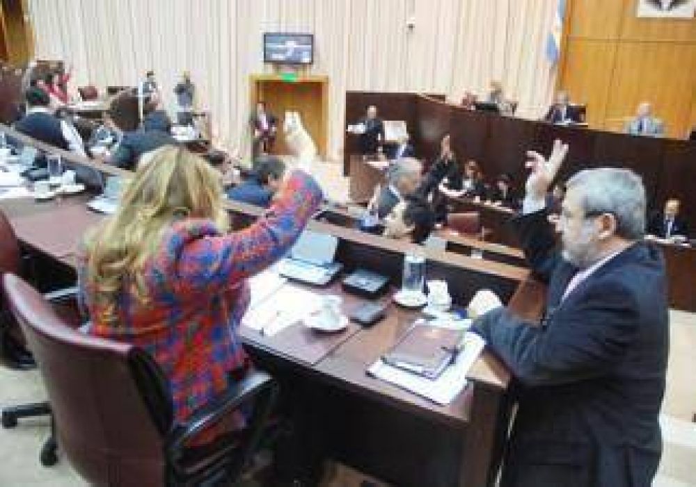 Diputados tratan amenazas y problemas en Educaci�n 