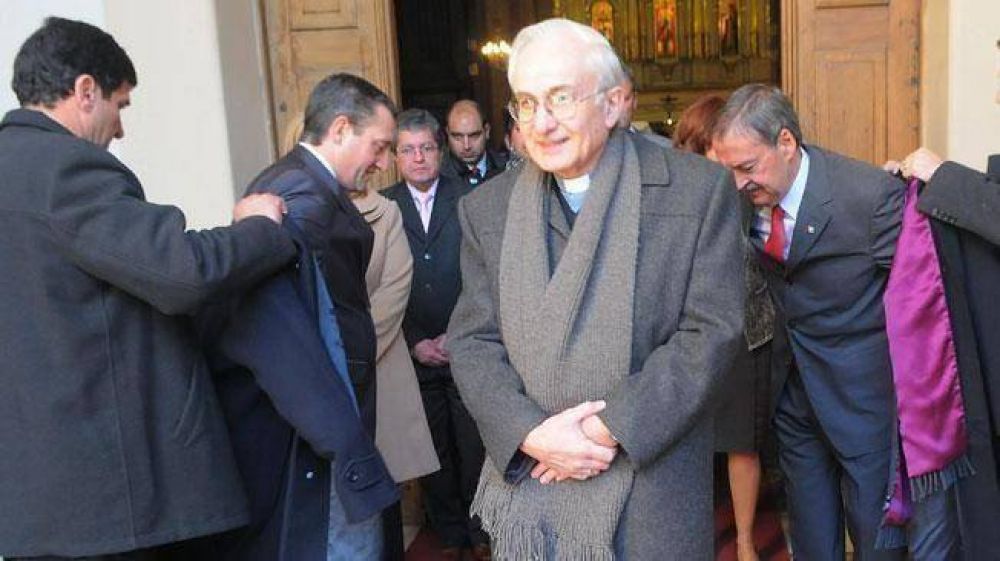 Candidatos, en campa�a con el cumplea�os de la ciudad Mestre, con mensaje optimista.