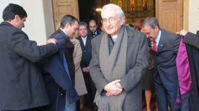 Candidatos, en campa�a con el cumplea�os de la ciudad Mestre, con mensaje optimista.