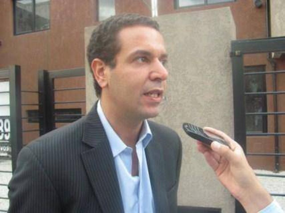 Leo Rial: �Quiso poner los huevos en las dos canastas y no le sali� 