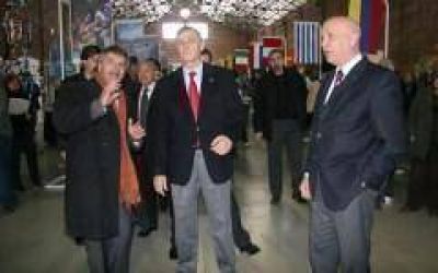 Binner dio la bienvenida a periodistas extranjeros
