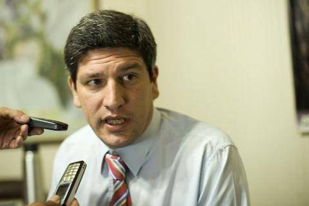 Silva dijo que el Gobierno eval�a radicar un amparo
