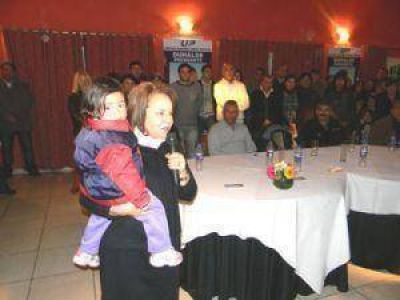 Zisuela lanz� su candidatura con Chiche Duhalde