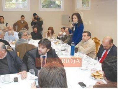 TERESITA LUNA:�No es una confrontaci�n de nombres sino de proyectos� 