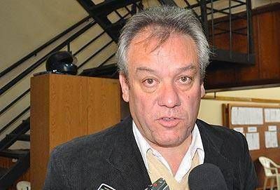 "Campo es una posibilidad, tambi�n se nombra a Tebes", dijo Borthiry