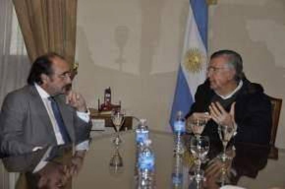 El Embajador de Uruguay manifest� al Gobernador Gioja el inter�s por la miner�a y la agroindustria