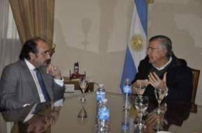El Embajador de Uruguay manifest� al Gobernador Gioja el inter�s por la miner�a y la agroindustria